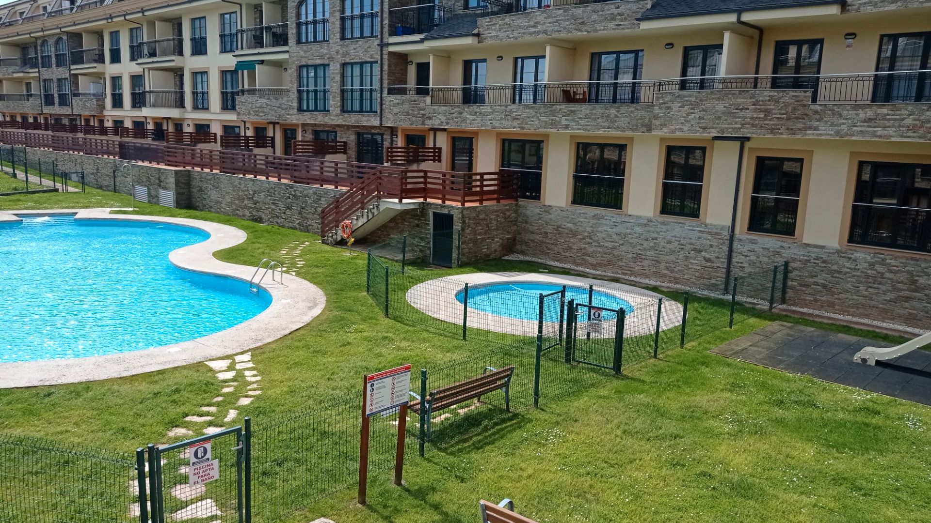 Piscina de Pis en venda en Barreiros amb Calefacció, Parquet i Traster