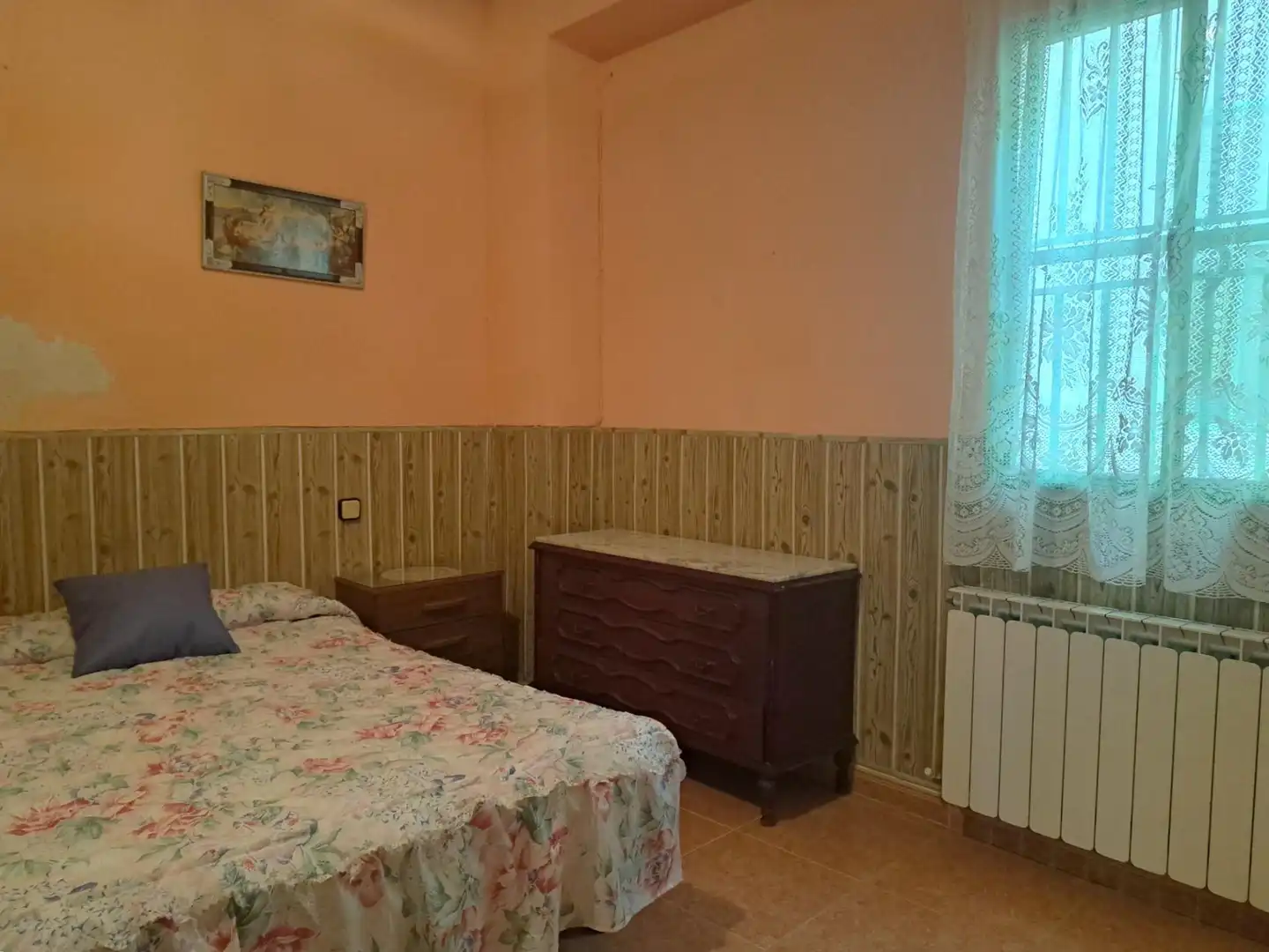 Habitación de Casa adosada en venta en Requena con Trastero