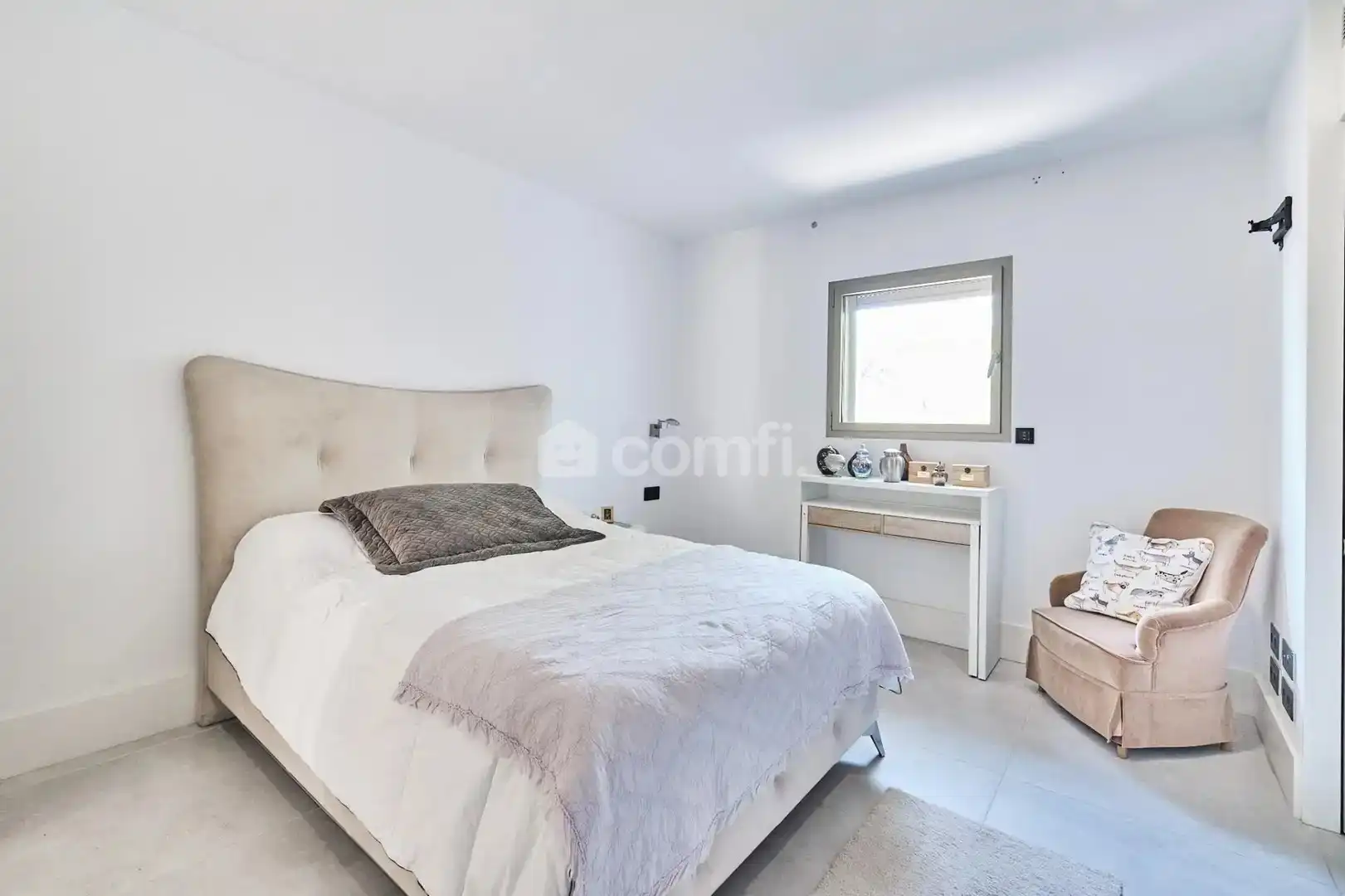 Schlafzimmer von Einfamilien-Reihenhaus zum Verkauf in Barcelona mit Klimaanlage, Heizung und Terrasse