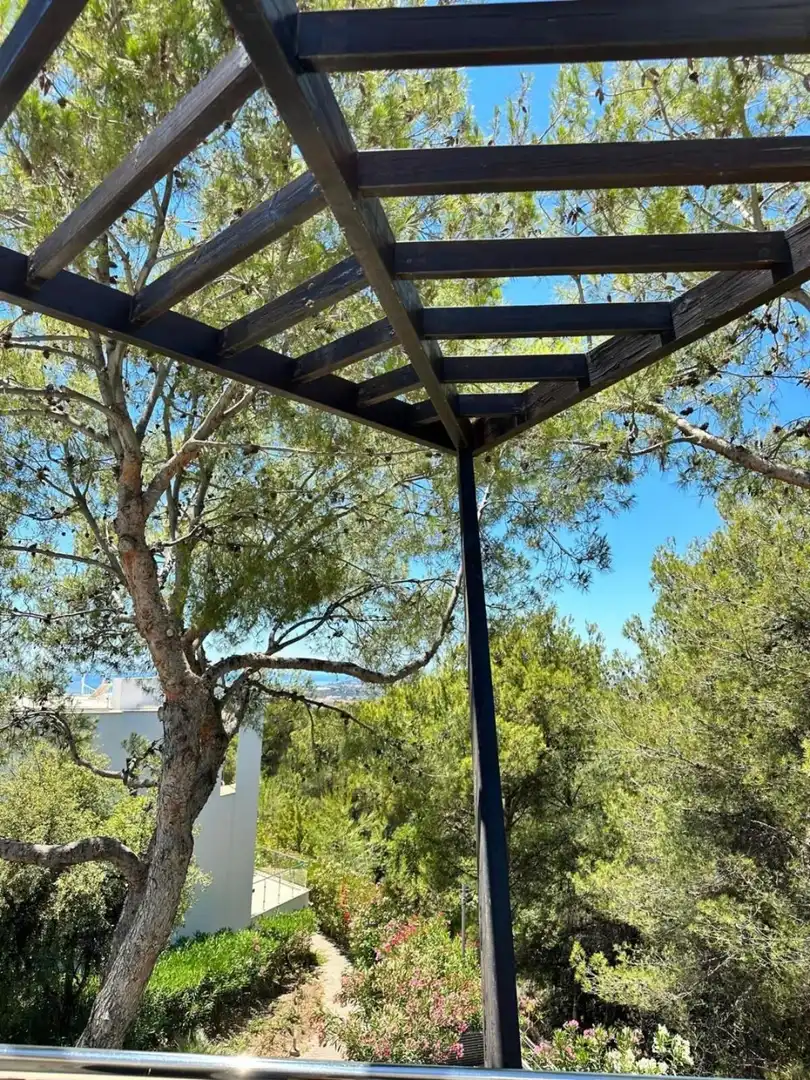 Vista exterior de Casa adosada de lloguer en Marbella amb Aire condicionat, Jardí privat i Piscina