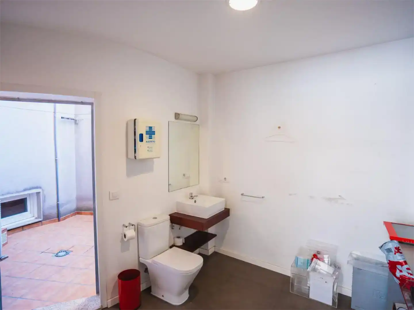 Badezimmer von Geschaftsraum zum Verkauf in Sanxenxo mit Klimaanlage, Parkett und Möbliert