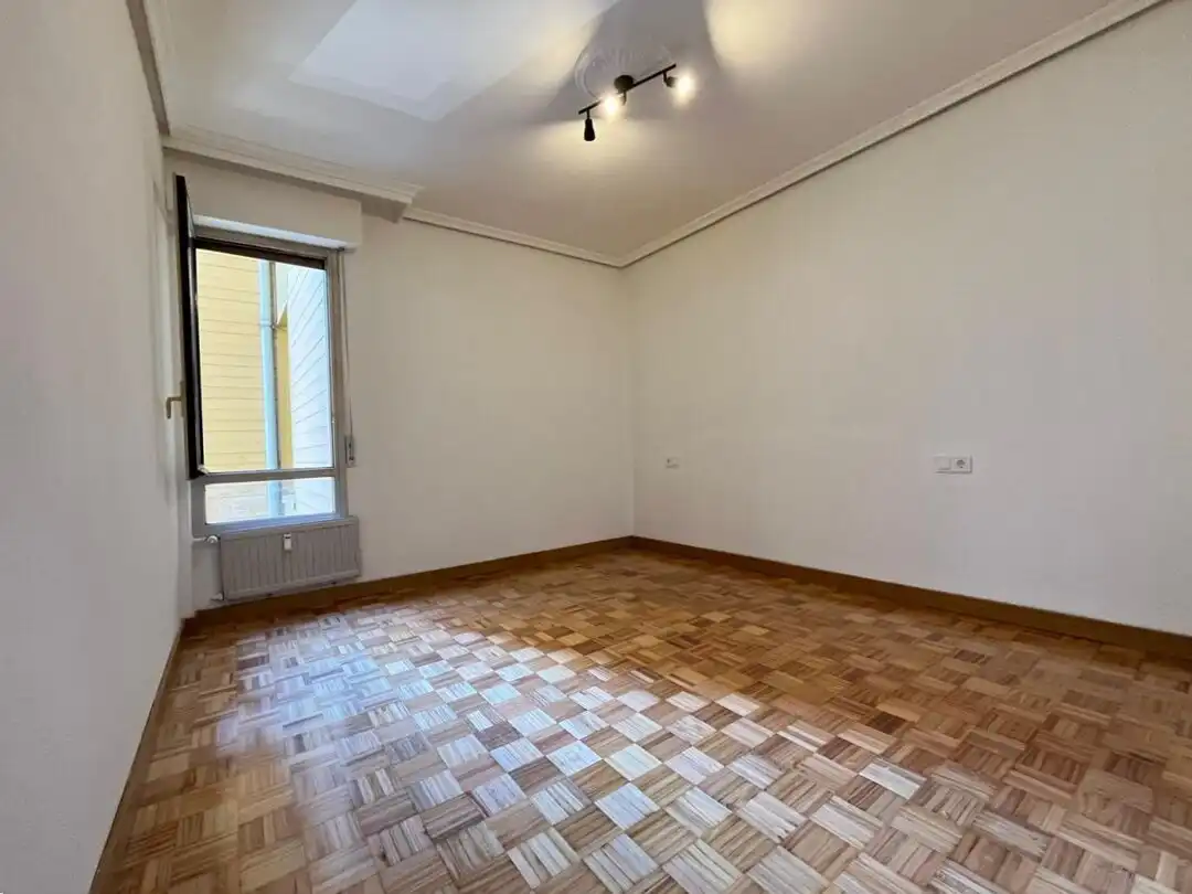 Schlafzimmer von Wohnung zum Verkauf in Barañáin / Barañain mit Heizung und Balkon