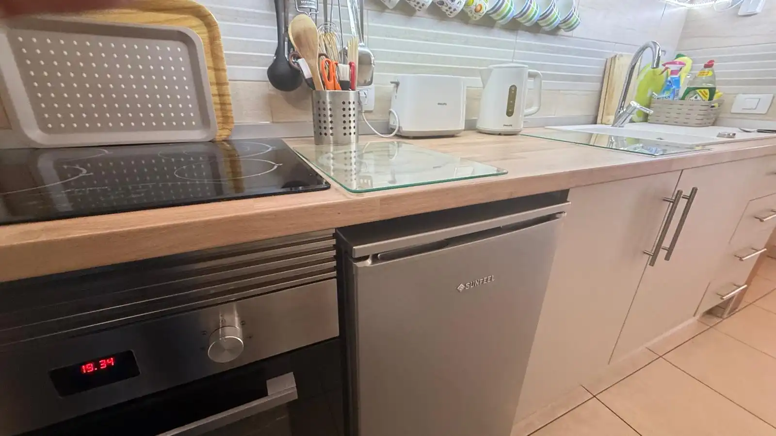 Küche von Erdgeschoss zum Verkauf in Arona mit Privatgarten, Terrasse und Abstellraum