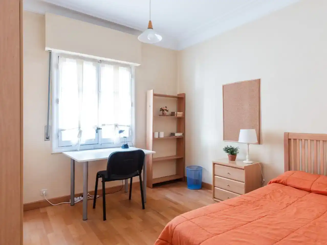 Dormitori de Pis de lloguer en  Logroño amb Parquet i Moblat