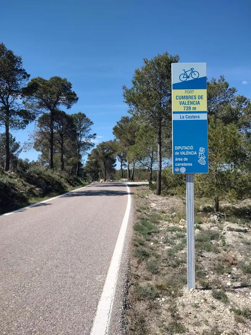 Vista exterior de Casa o xalet en venda en Mogente / Moixent amb Aire condicionat, Calefacció i Jardí privat