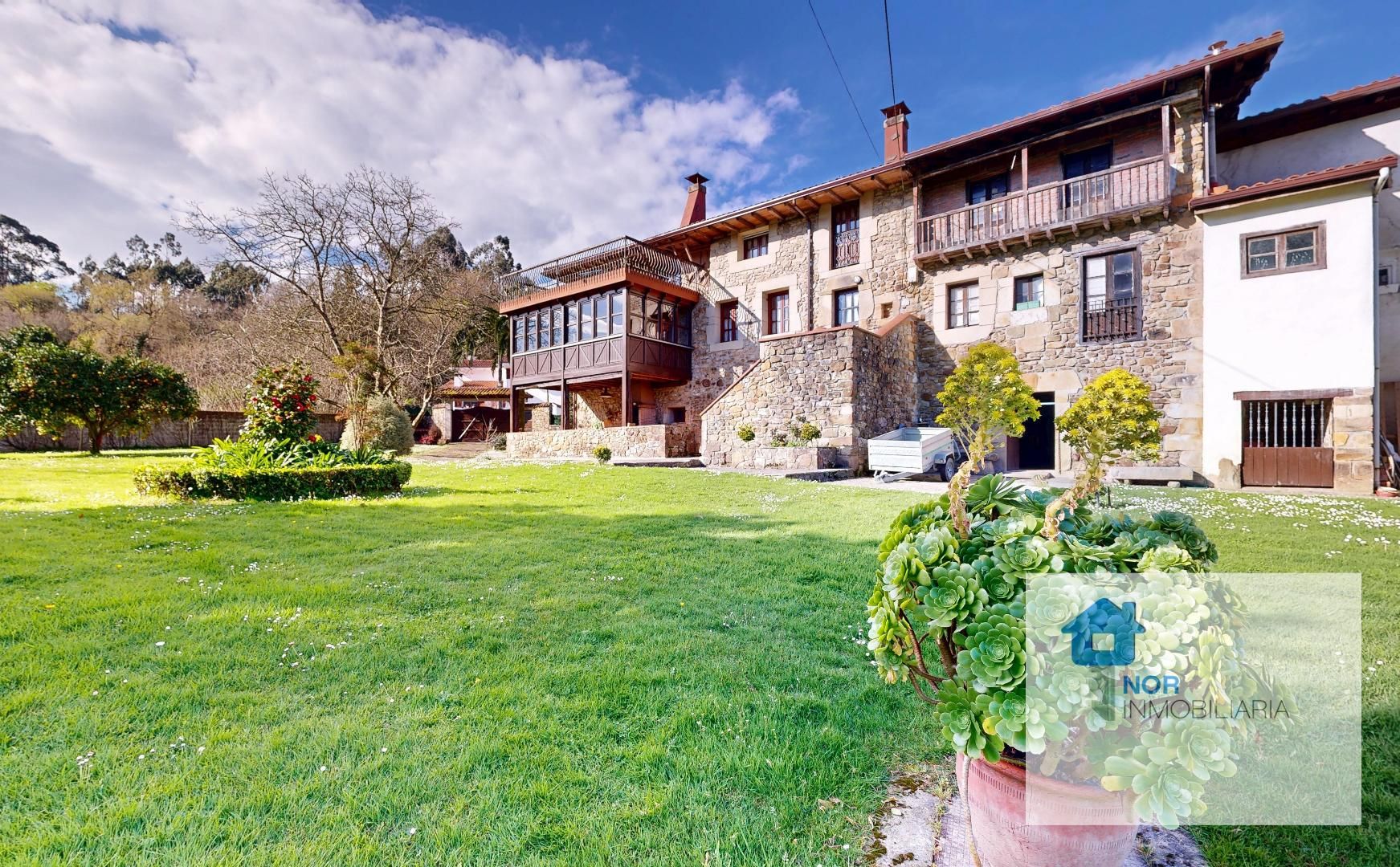 Jardí de Casa adosada en venda en Liendo amb Terrassa i Traster