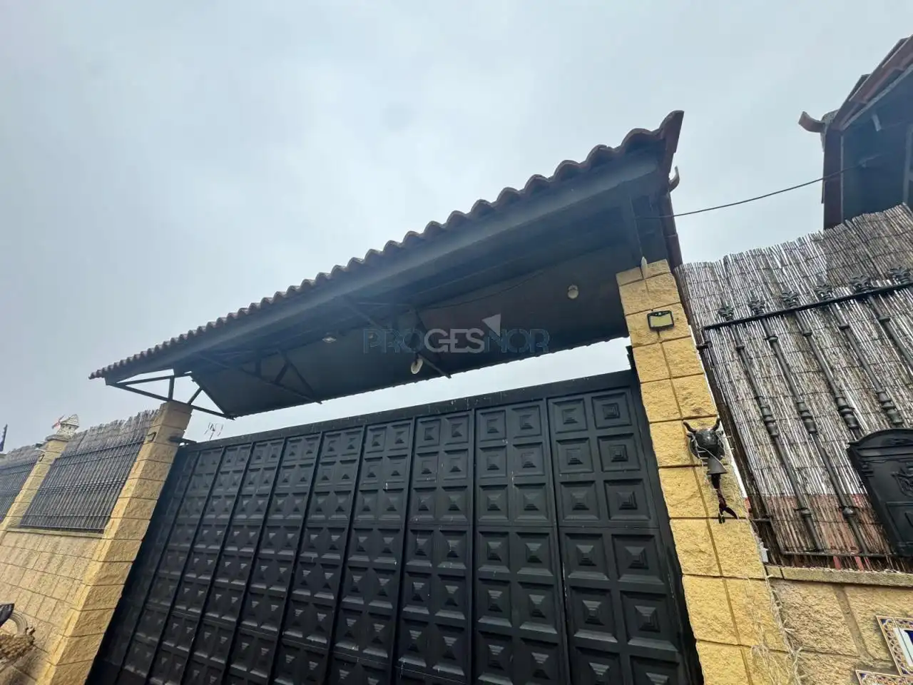 Vista exterior de Casa o chalet en venta en Onzonilla con Calefacción y Jardín privado