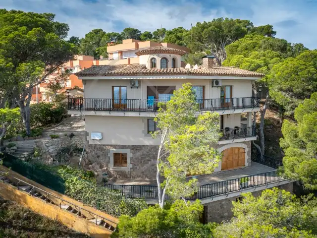 Außenansicht von Haus oder Chalet zum Verkauf in Palafrugell mit Klimaanlage, Heizung und Privatgarten