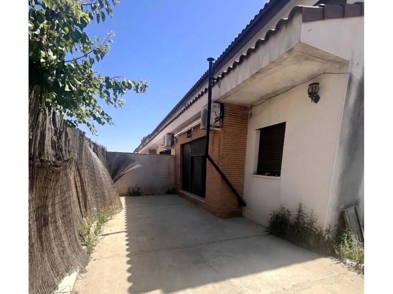 Vista exterior de Casa adosada en venda en Olías del Rey amb Calefacció, Jardí privat i Terrassa