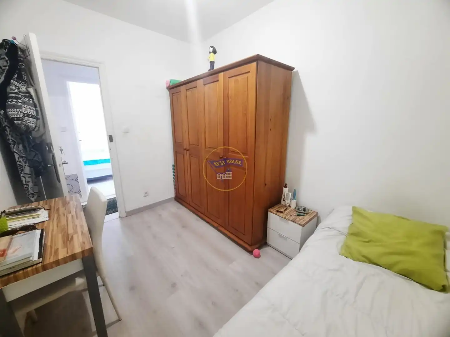 Habitación de Piso en venta en Vigo  con Calefacción y Amueblado
