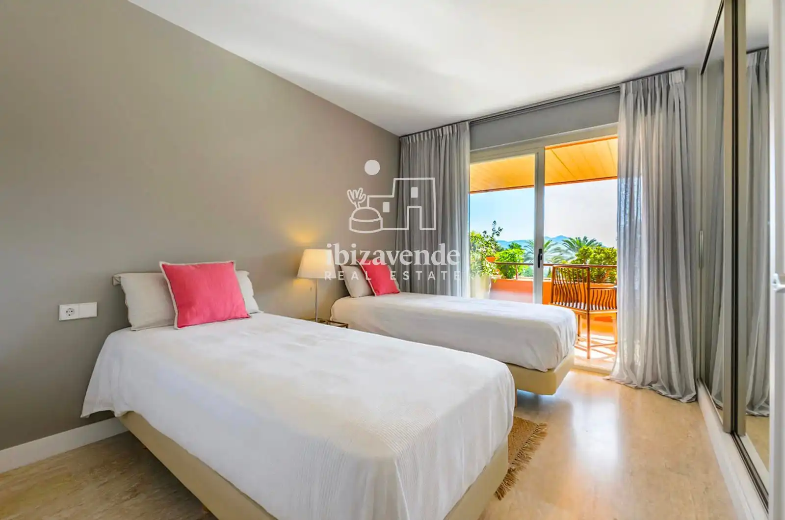 Schlafzimmer von Wohnung zur Miete in Santa Eulària des Riu mit Klimaanlage, Terrasse und Schwimmbad