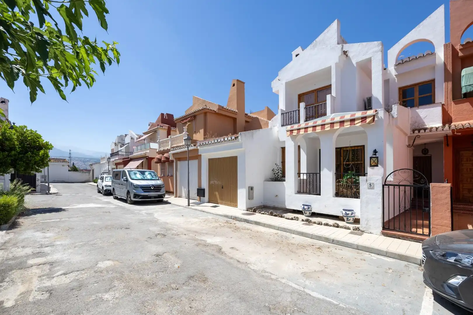 Vista exterior de Casa adosada en venta en Granada con Calefacción, Jardín privado y Terraza