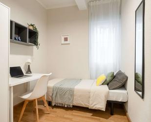 Bedroom of Flat to share in  Zaragoza Capital  with Air Conditioner and Terrace