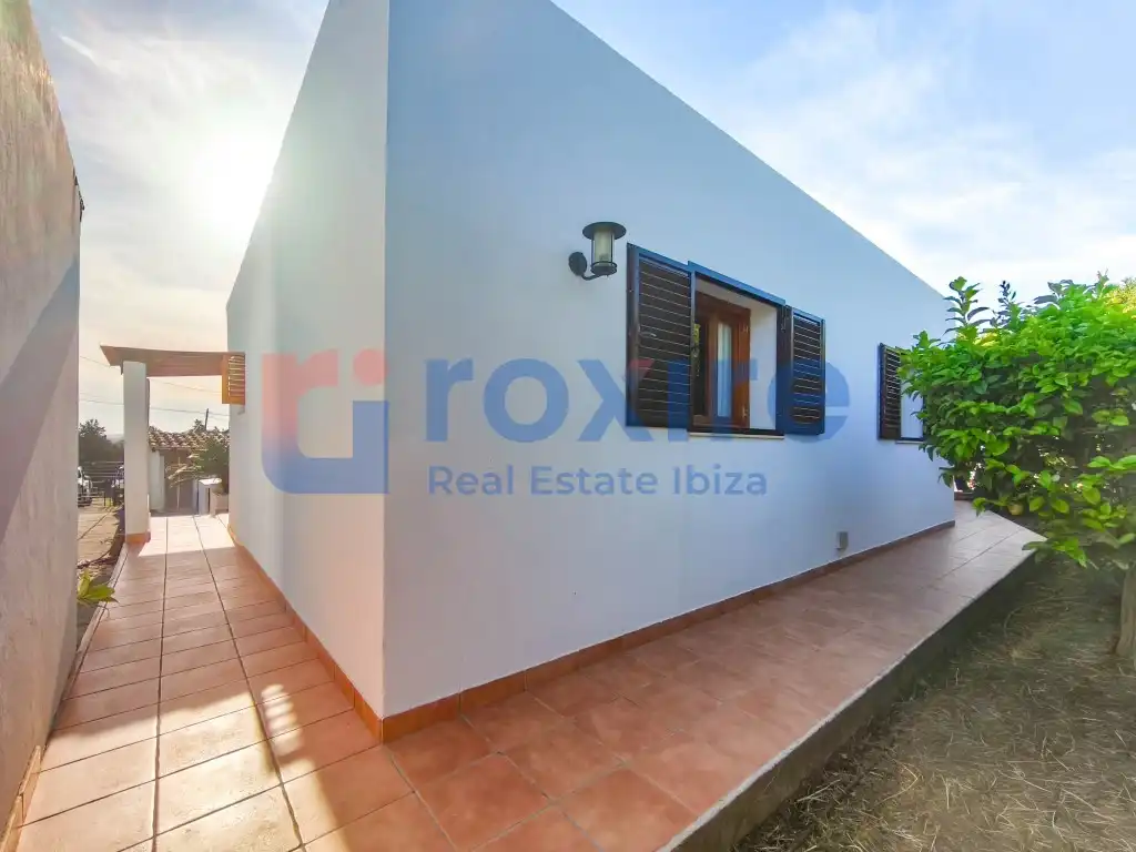 Vista exterior de Casa o chalet de alquiler en Sant Antoni de Portmany con Jardín privado, Terraza y Piscina