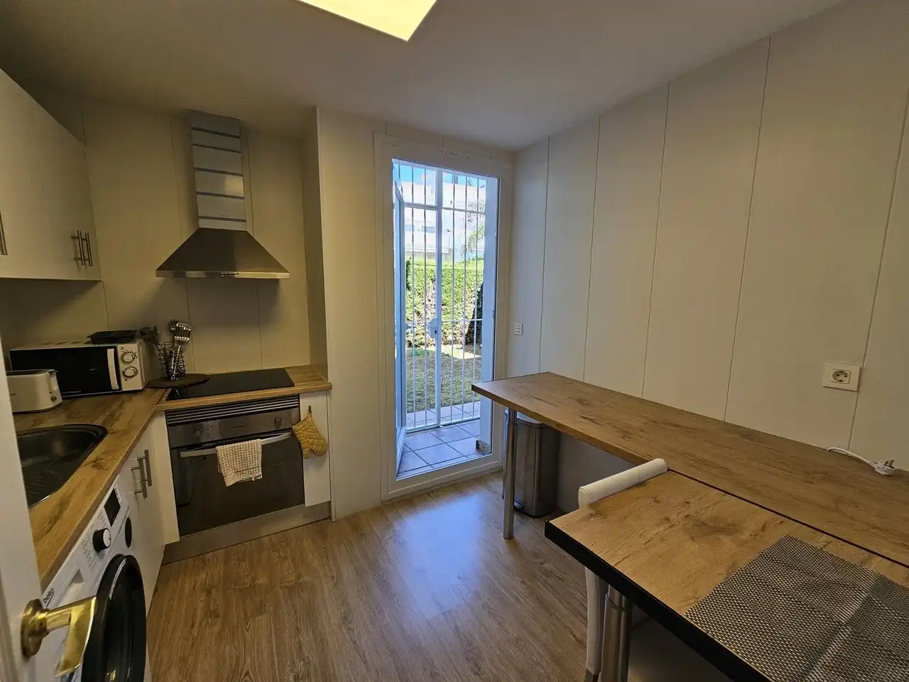 Cuina de Apartament en venda en Estepona amb Aire condicionat, Terrassa i Piscina