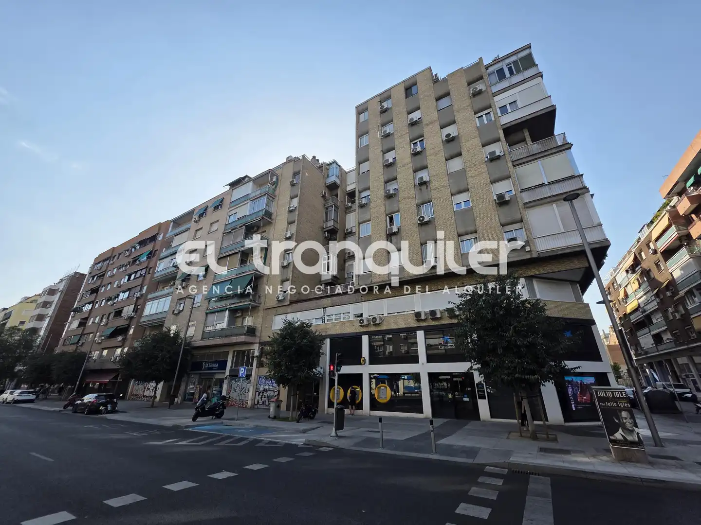 Exterior view of Study for rent in Madrid  with Air Conditioner, Parquet flooring and Washing machine