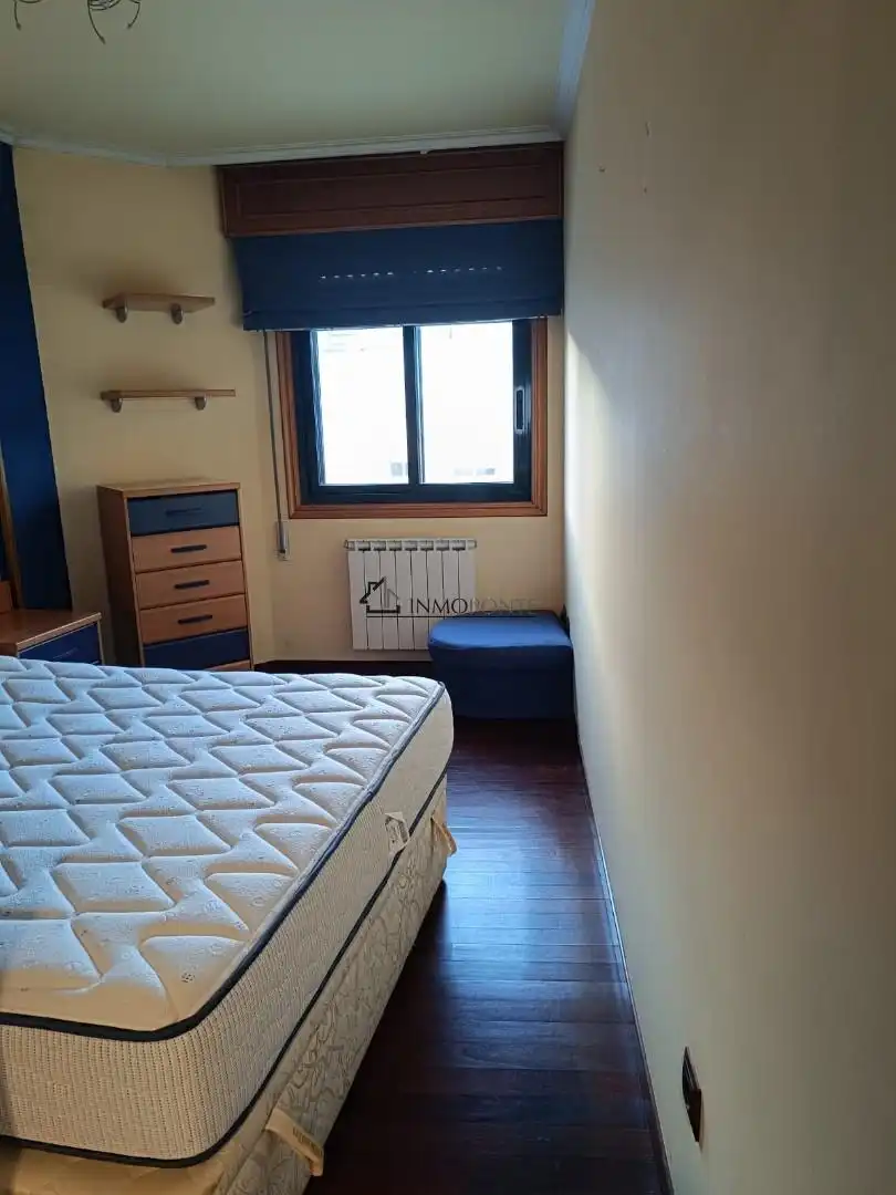 Bedroom of Flat for rent in Zona de Plaza de Barcelos