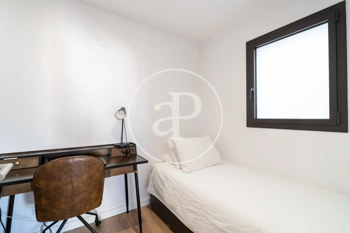 Schlafzimmer von Dachboden zur Miete in Barcelona mit Klimaanlage, Heizung und Terrasse