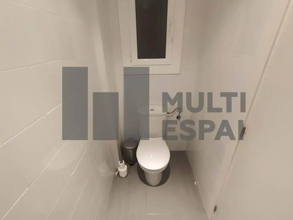 Badezimmer von Büro zur Miete in Barcelona mit Klimaanlage