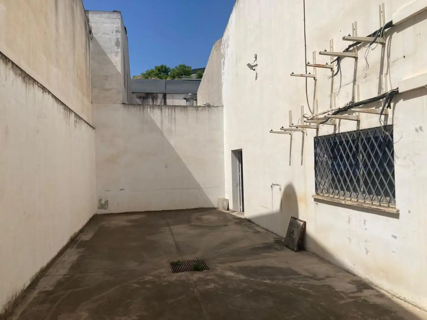 Nave industrial en venta en Cerrado de Calderón - Hacienda Paredes