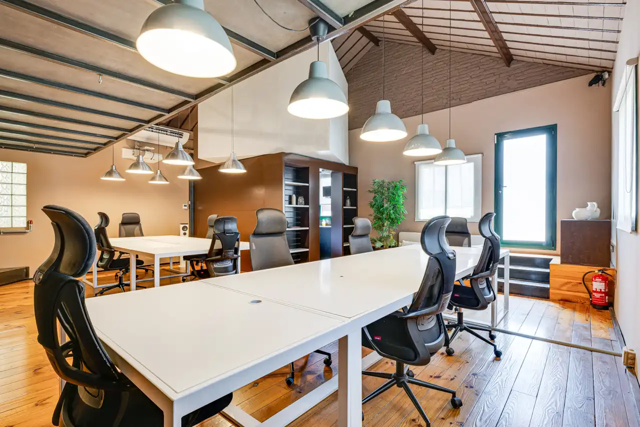 Büro zur Miete in Barcelona mit Klimaanlage, Heizung und Terrasse