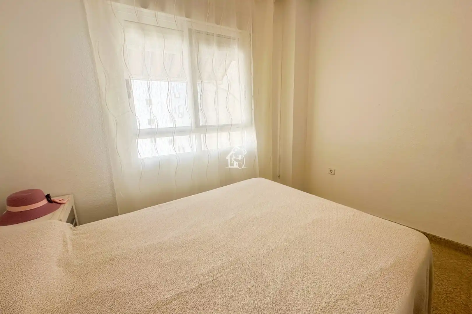 Habitación de Apartamento de alquiler en Guardamar del Segura con Aire acondicionado, Terraza y Amueblado