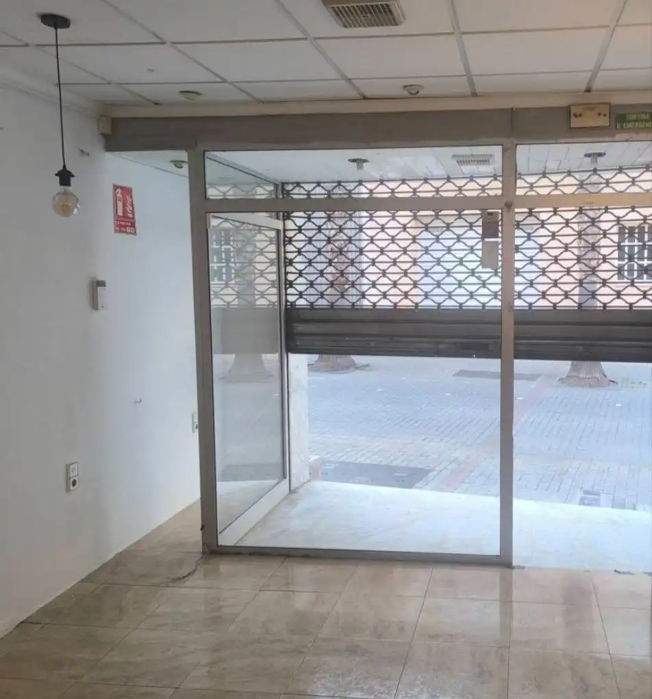 Local comercial en venda a Zona Hospital, imagen 2
