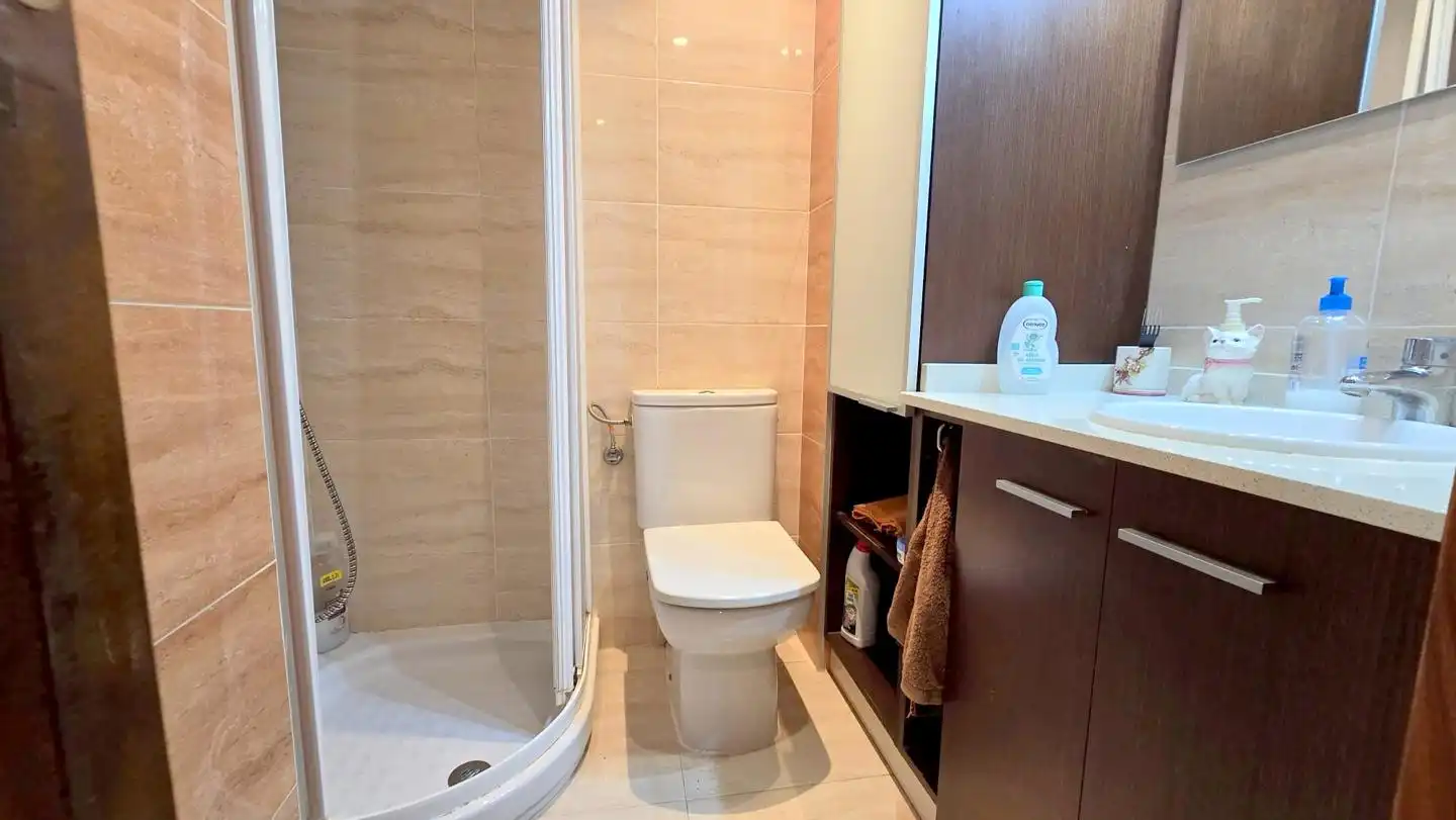 Baño de Apartamento en venta en Gandia con Aire acondicionado, Terraza y Amueblado