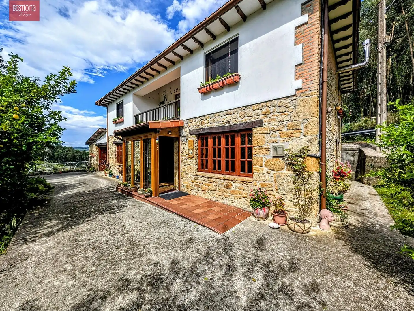 Vista exterior de Casa o chalet en venta en Escalante con Jardín privado y Balcón