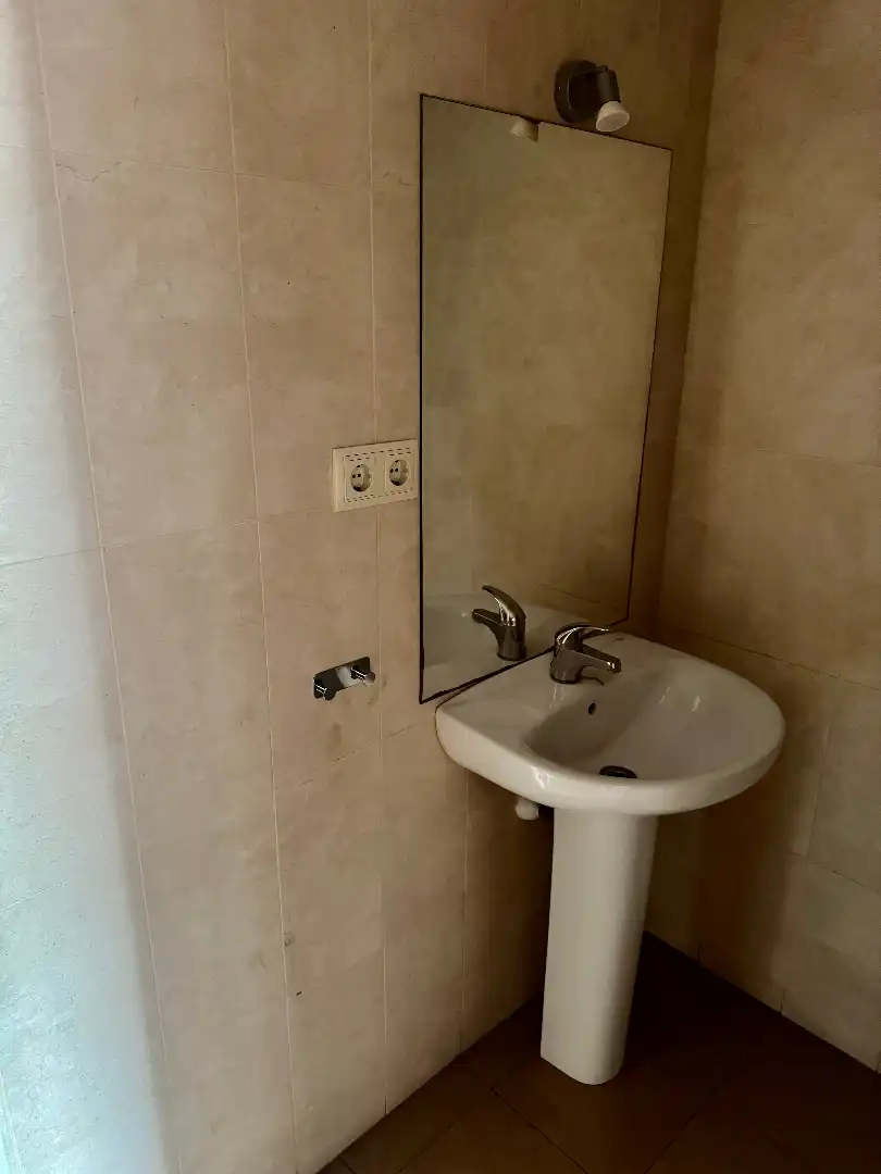 Badezimmer von Einfamilien-Reihenhaus zum Verkauf in Reus mit Parkett und Terrasse