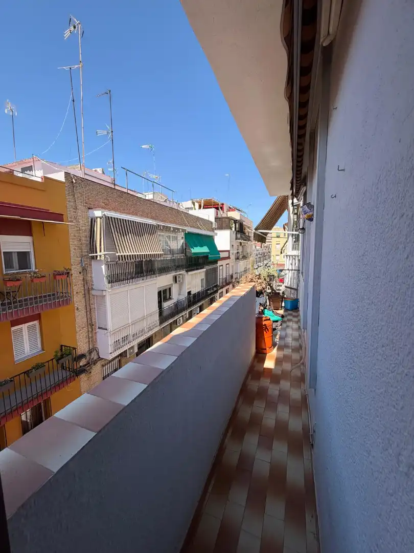 Exterior view of Flat for sale in Sevilla  with Air Conditioner and Balcony
