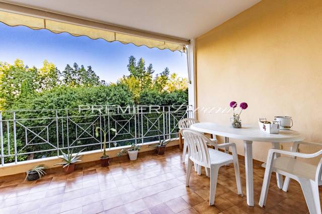 Piso en Venta en Calle ESCULTOR JOSE GUTIERREZ en Alicante Golf