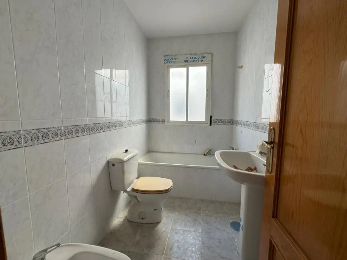 Bathroom of Flat for sale in Torredelcampo