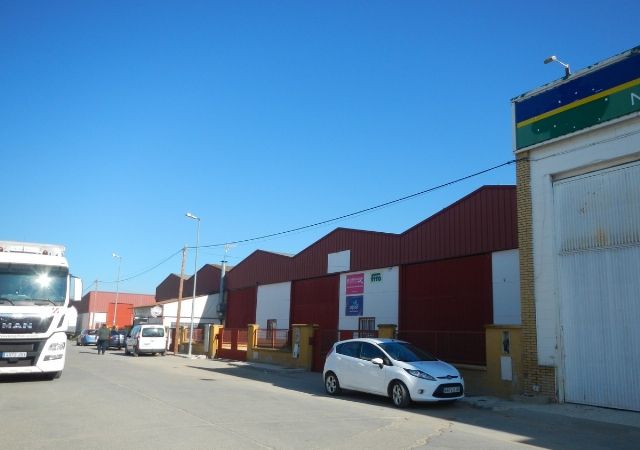 Vista exterior de Nau industrial en venda en Isla Mayor