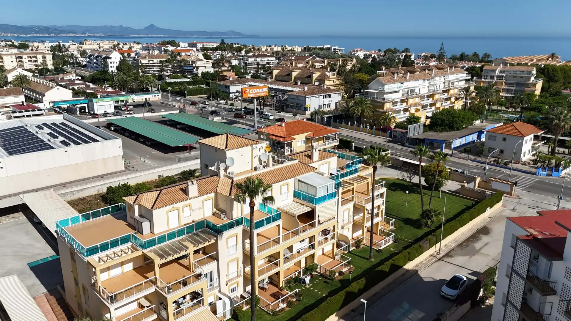 Vista exterior de Piso en venta en Dénia con Aire acondicionado, Terraza y Piscina