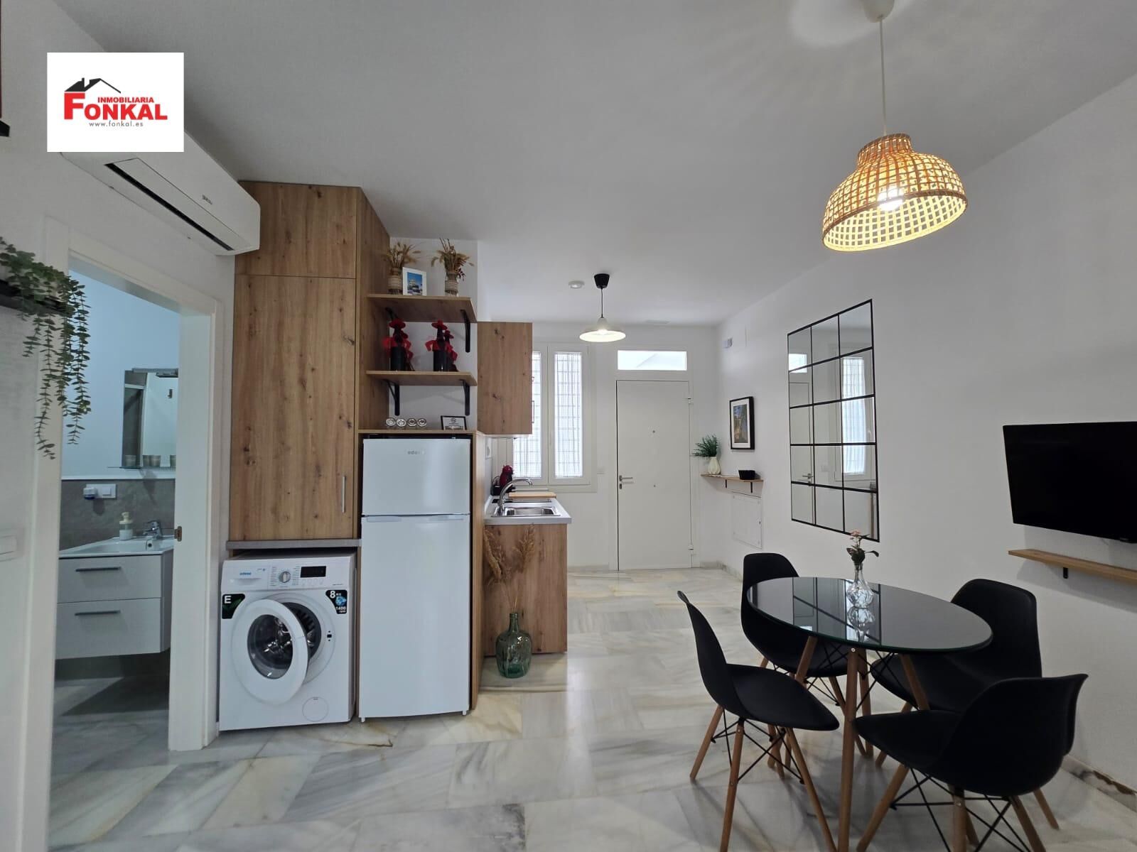 Erdgeschoss zur Miete in Barriada España - San Pedro, Avenida - Divina Pastora - Plaza de Toros