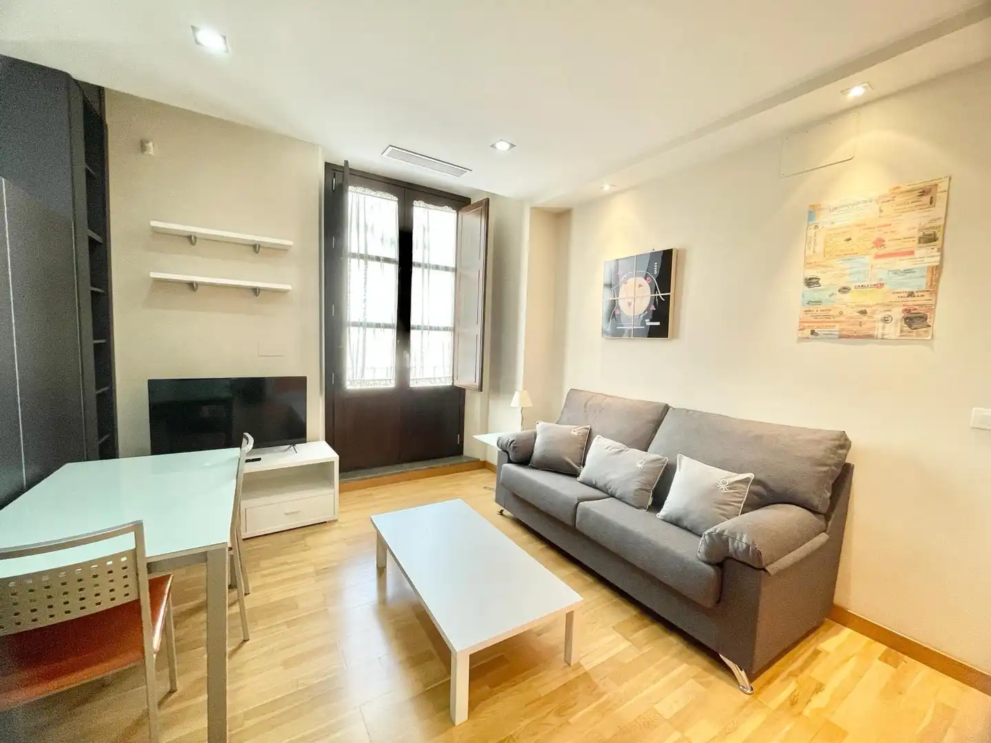 Sala d'estar de Apartament de lloguer en Granada amb Aire condicionat, Calefacció i Moblat