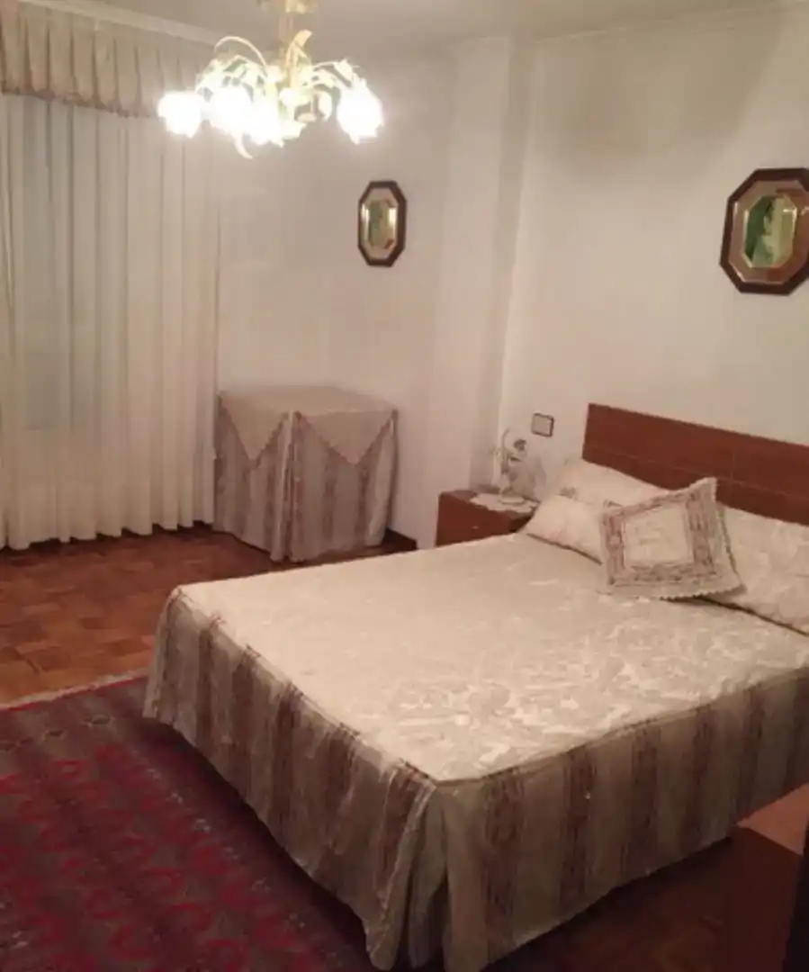 Schlafzimmer von Wohnung zur Miete in Viveiro mit Parkett, Möbliert und Balkon