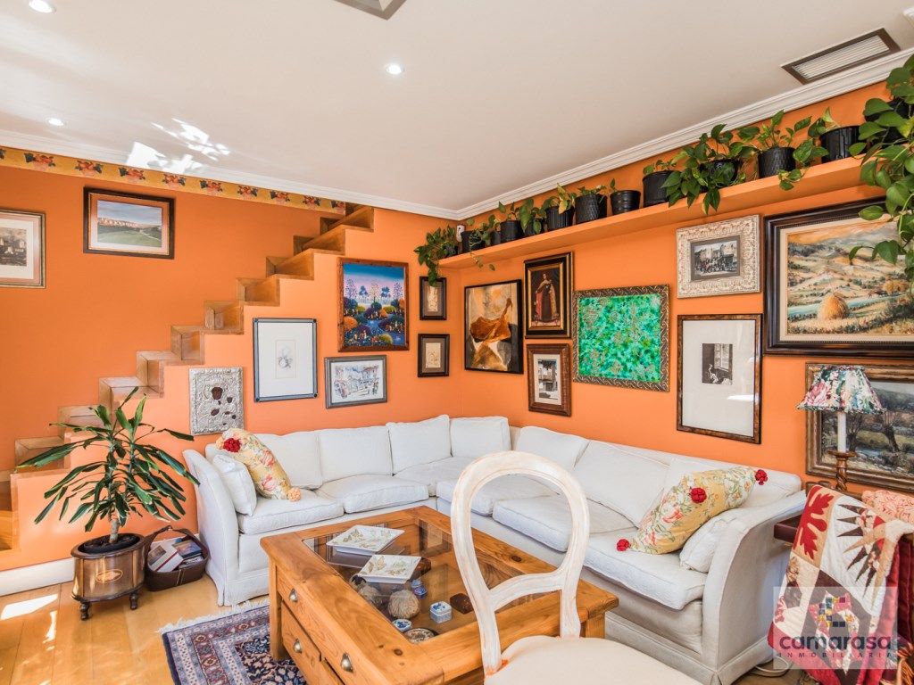 Sala d'estar de Casa o xalet en venda en Ávila Capital amb Aire condicionat, Jardí privat i Terrassa