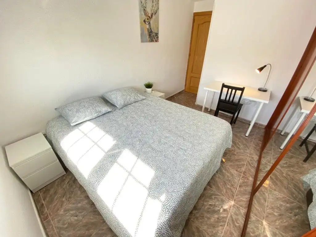 Zimmer in Calle Extremadura, 12, Juan de la Cierva
