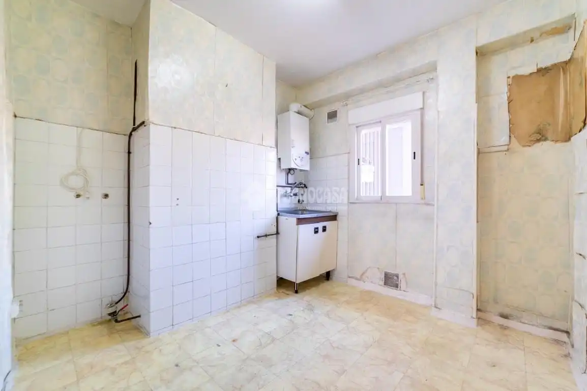 Cocina de Piso en venta en Madrid con Calefacción y Balcón