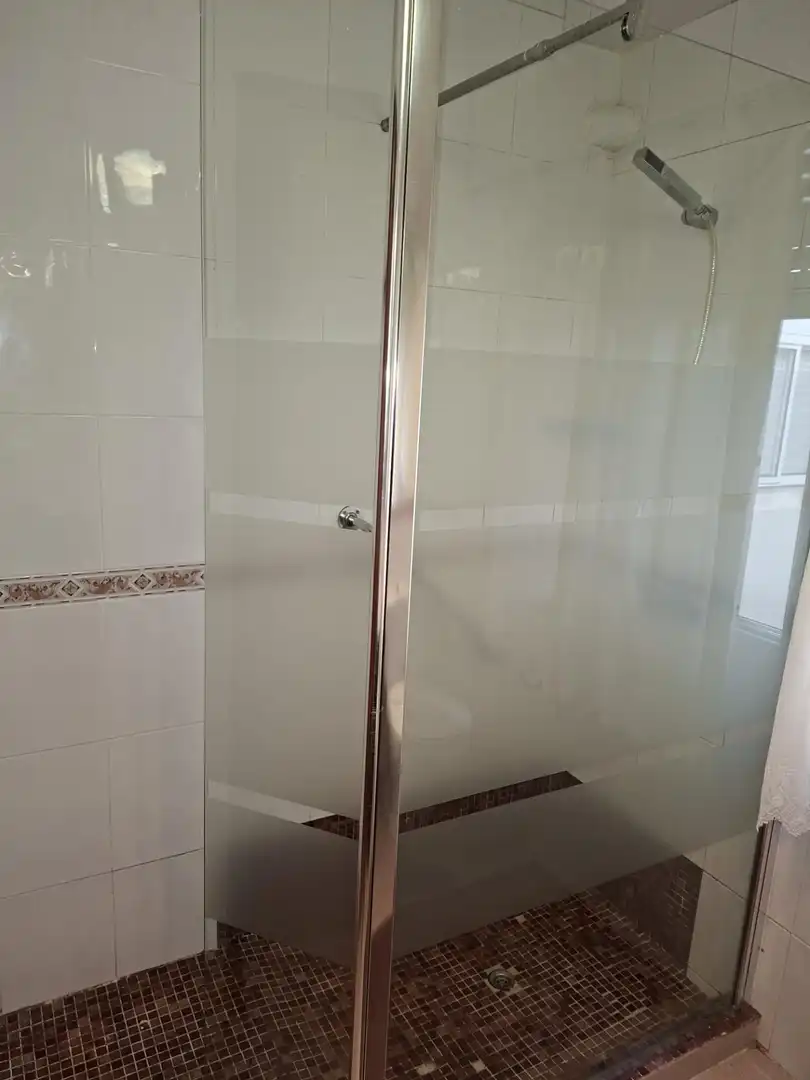 Baño de Piso de alquiler en Vigo  con Calefacción, Parquet y Amueblado