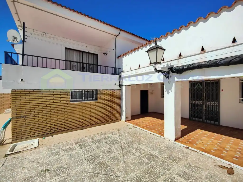 Vista exterior de Casa o xalet en venda en La Antilla amb Jardí privat, Terrassa i Traster