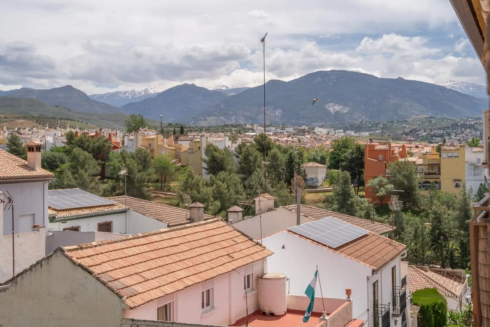 Vista exterior de Pis en venda en Huétor Vega amb Aire condicionat, Traster i Balcó