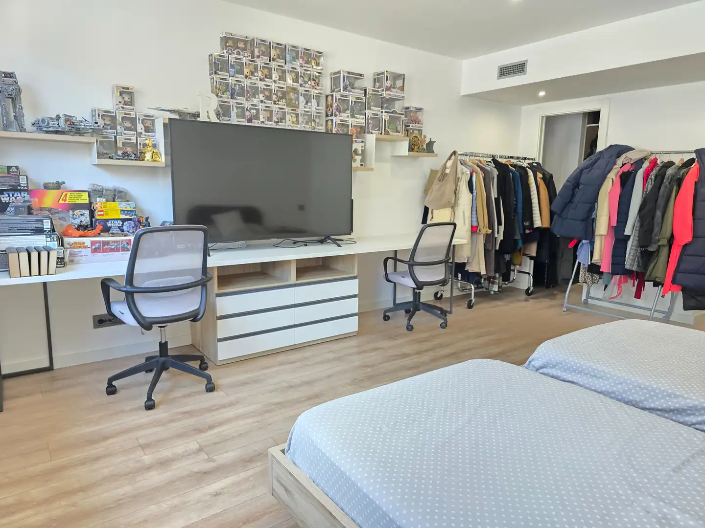 Schlafzimmer von Einfamilien-Reihenhaus zum Verkauf in Sabadell mit Terrasse und Schwimmbad