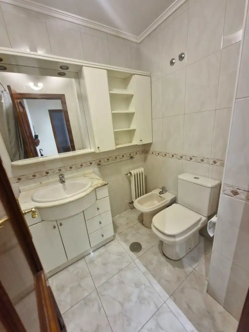 Bany de Apartament en venda en Barbadás amb Calefacció, Parquet i Moblat