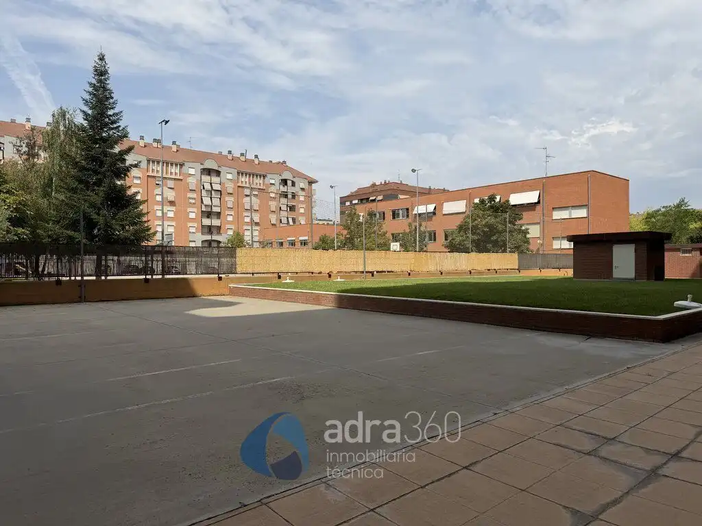 Flat for rent in Estambrera, Cascajos - Piqueras