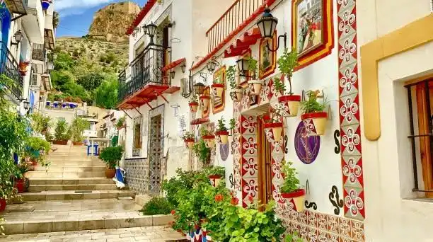 Vista exterior de Àtic en venda en Alicante / Alacant amb Terrassa, Balcó i Piscina comunitària