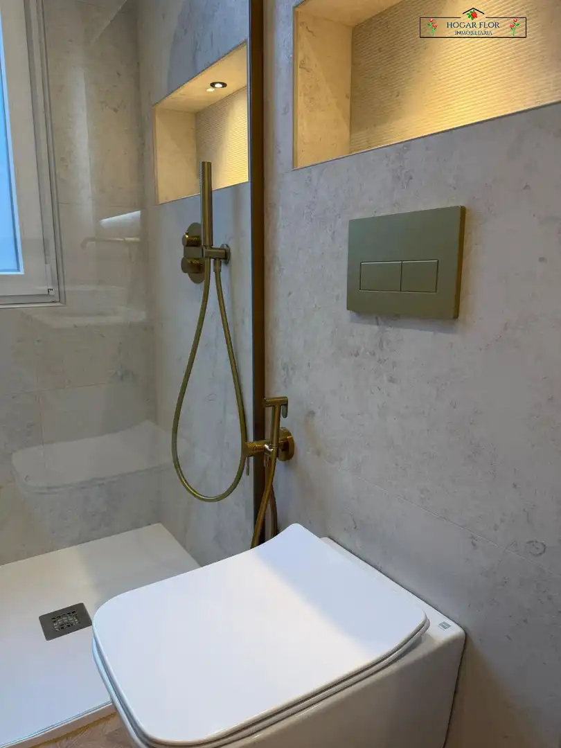 Baño de Piso en venta en Salamanca con Calefacción y Balcón