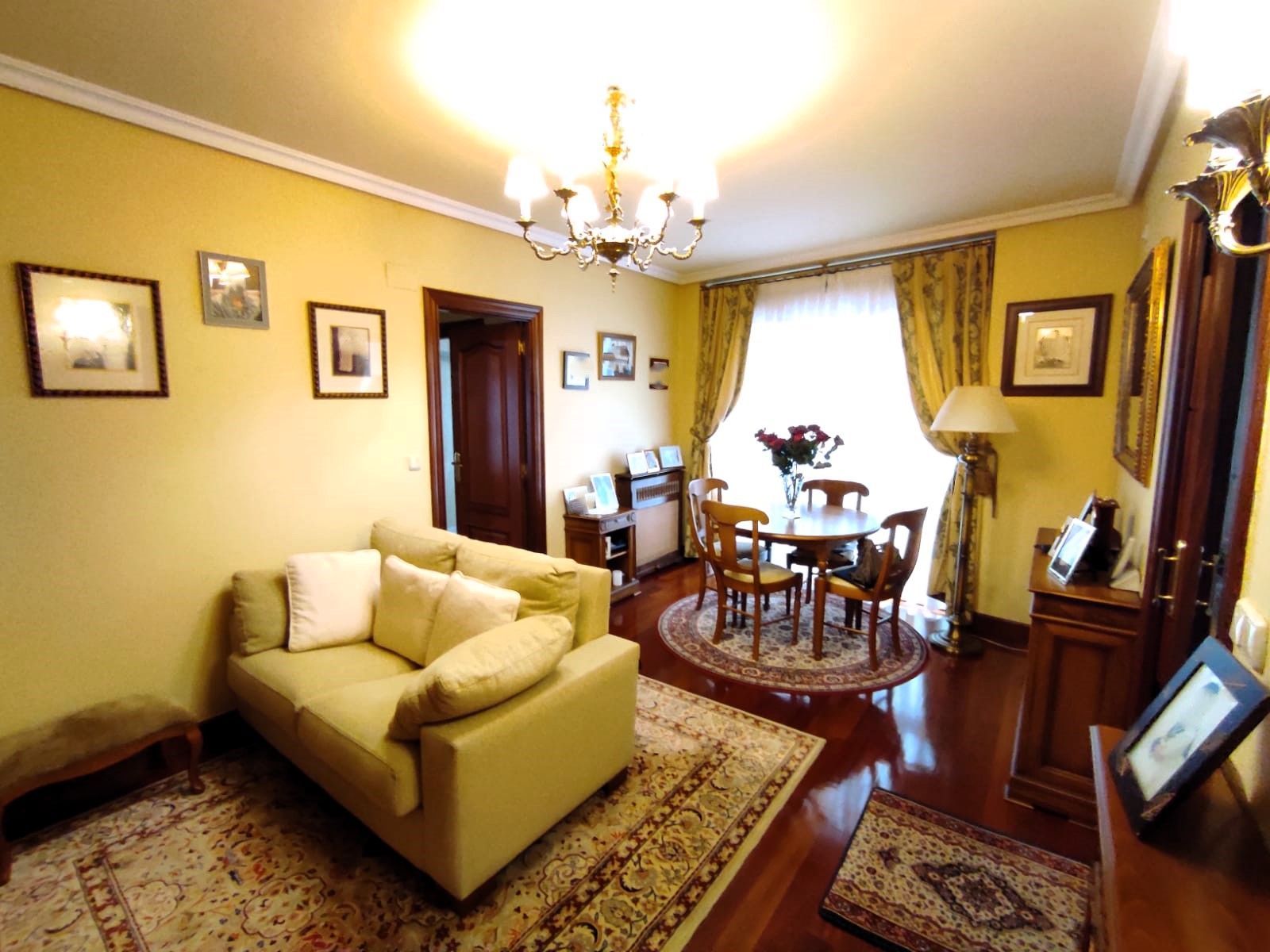 Living room of Flat for sale in Eibar  with Heating, Parquet flooring and Oven